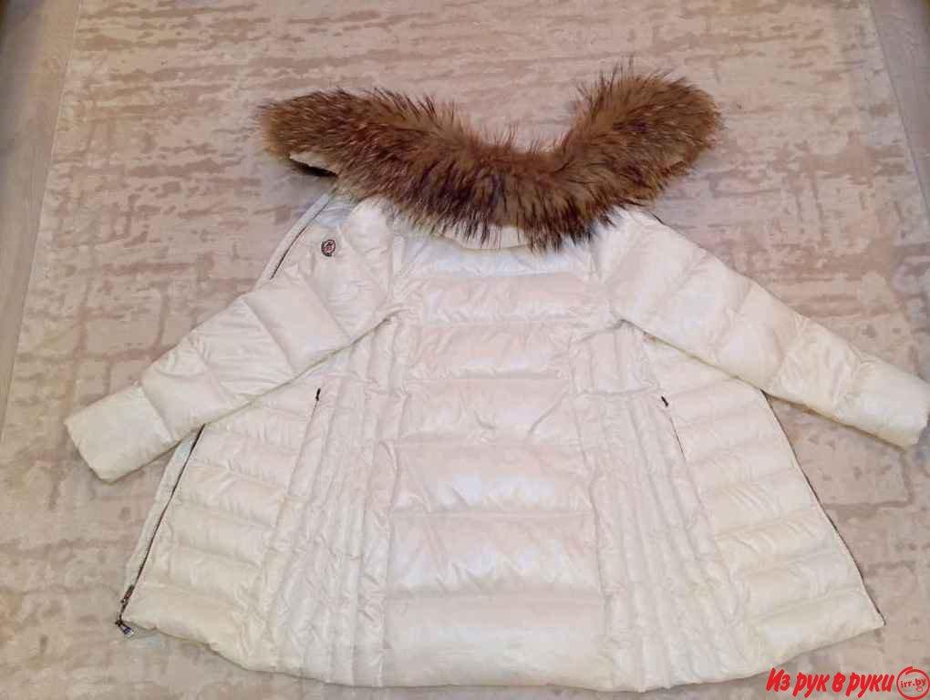 Наполнитель натуральный пух, мех натуральный енот. Фирма Moncler. Подо