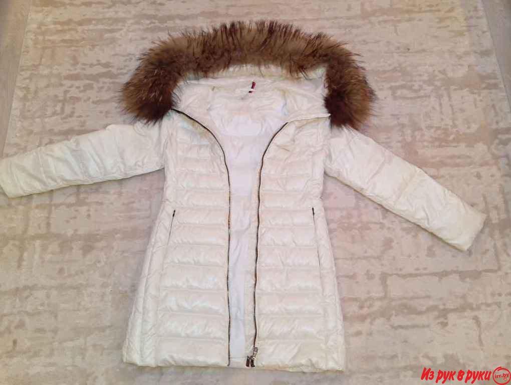 Наполнитель натуральный пух, мех натуральный енот. Фирма Moncler. Подо