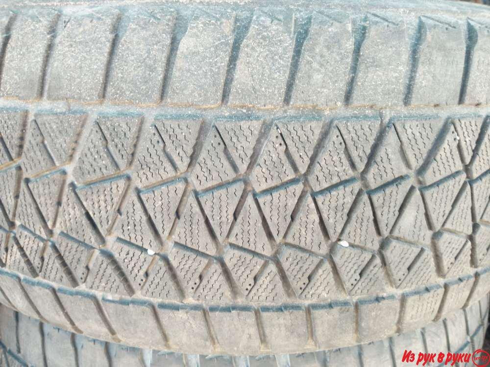 пара Bridgestone Blizzak 235/55 r20 остаток 3-4 мм 50 уе за пару