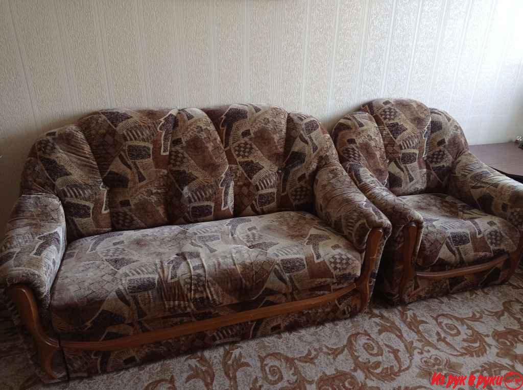 Продам мягкий уголок: диван+ 2 кресла