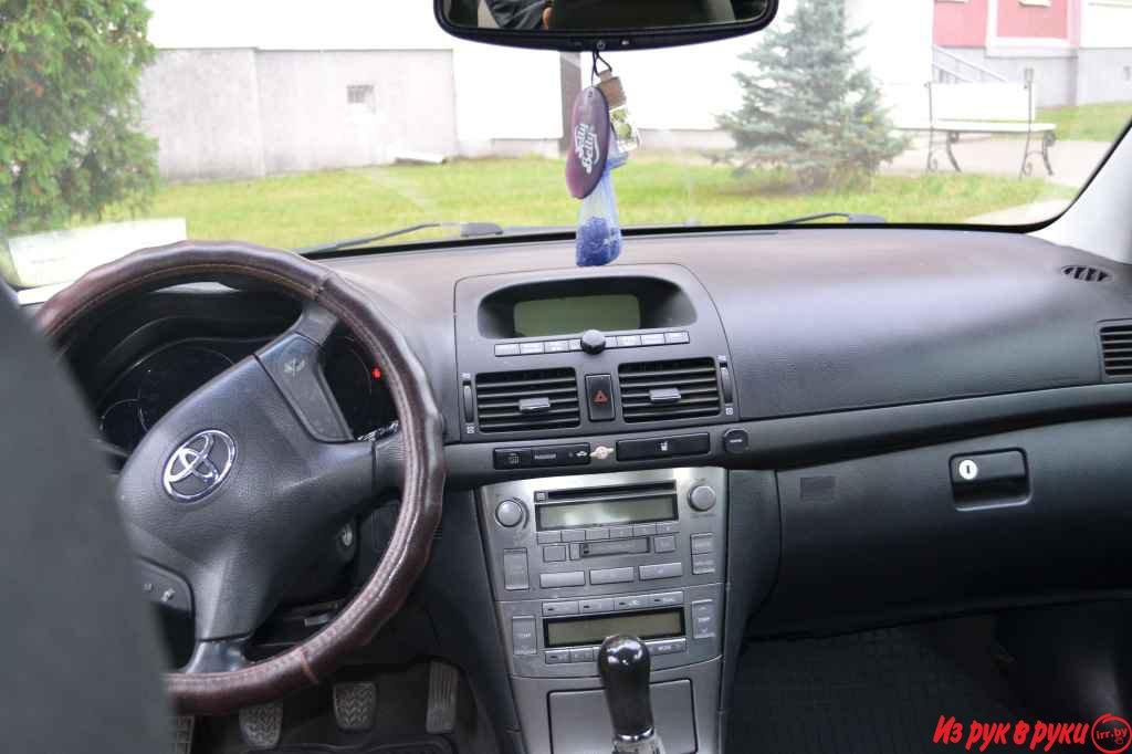 Toyota Avensis, седан, 2004 г.в., механика, 2 л, цвет: синий металлик