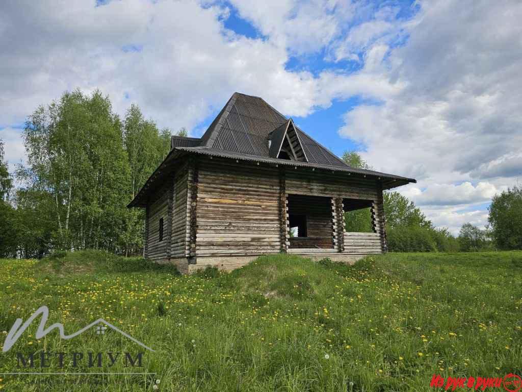 Дом расположен в тихом и живописном месте на берегу озера Ельня Больша