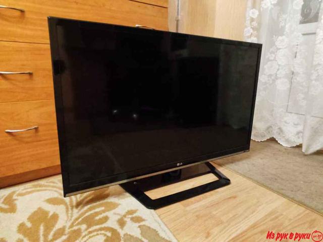 Продам телевизор LG 42" в хорошем рабочем состоянии. Мононожка с повор