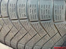 пара Pirelli ice zero 185/65 r15 остаток 3-4 мм  22 уе за пару есть та