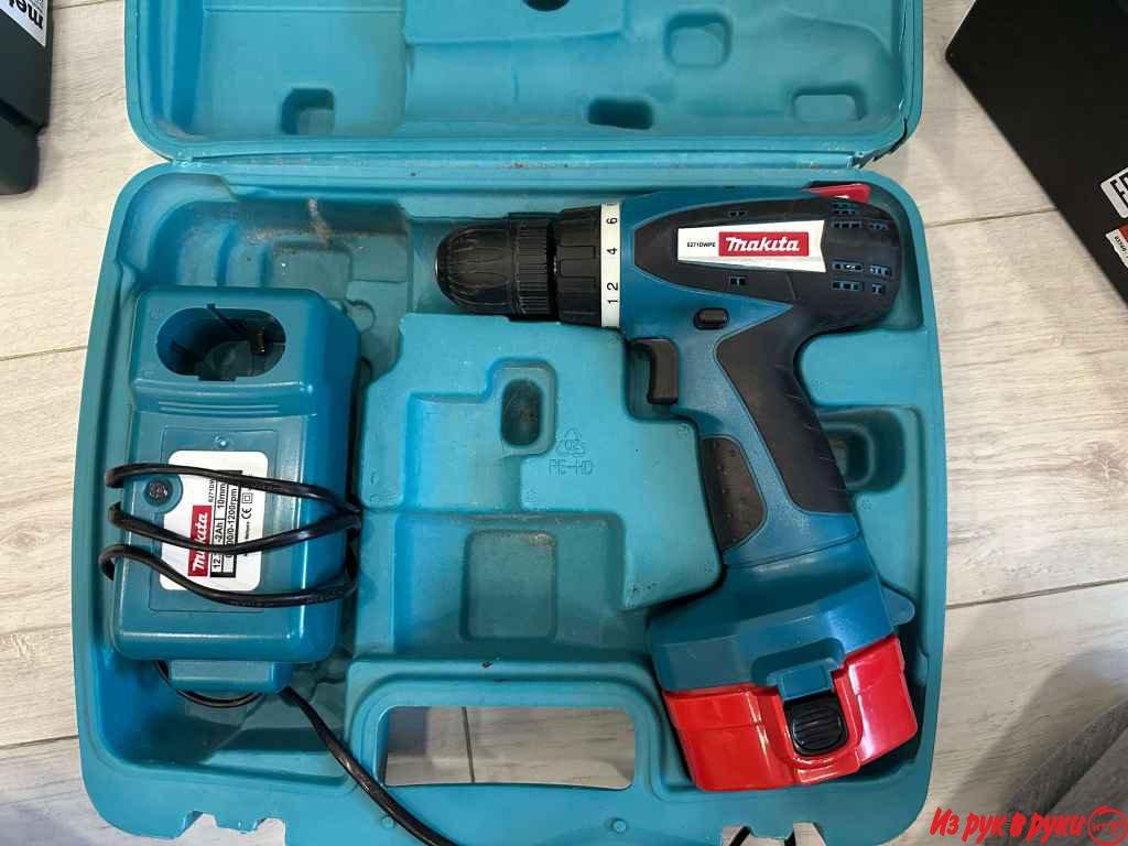 Продам шуруповерт makita 6271dwpe.В комплекте две батареи (не держат з