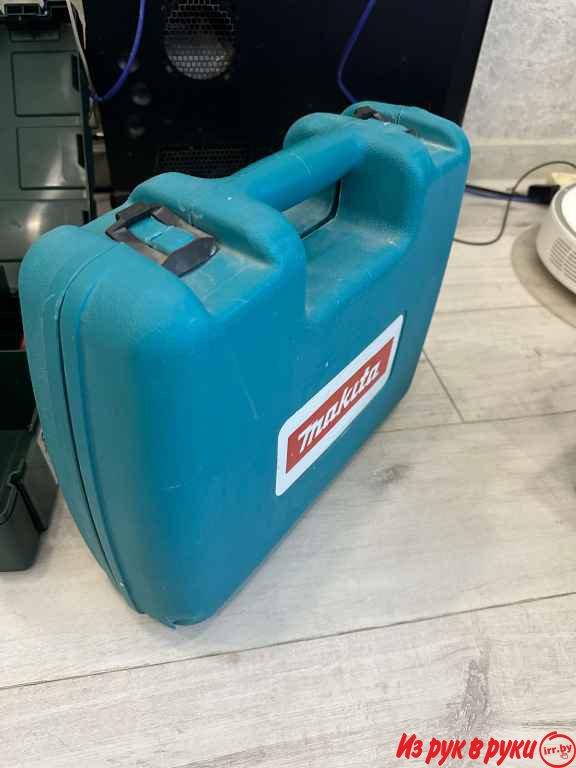 Продам шуруповерт makita 6271dwpe.В комплекте две батареи (не держат з