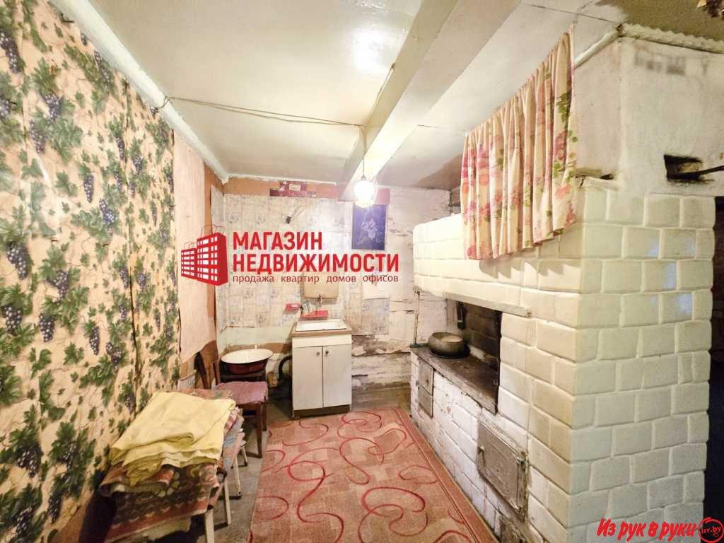 В продаже старинный дом с участком земли в 25 соток, который расположе