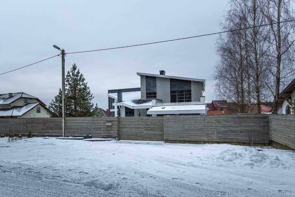 Современный загородный дом. Эксклюзивный проект. Крайний к лесу участо