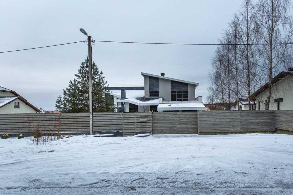 Современный загородный дом. Эксклюзивный проект. Крайний к лесу участо