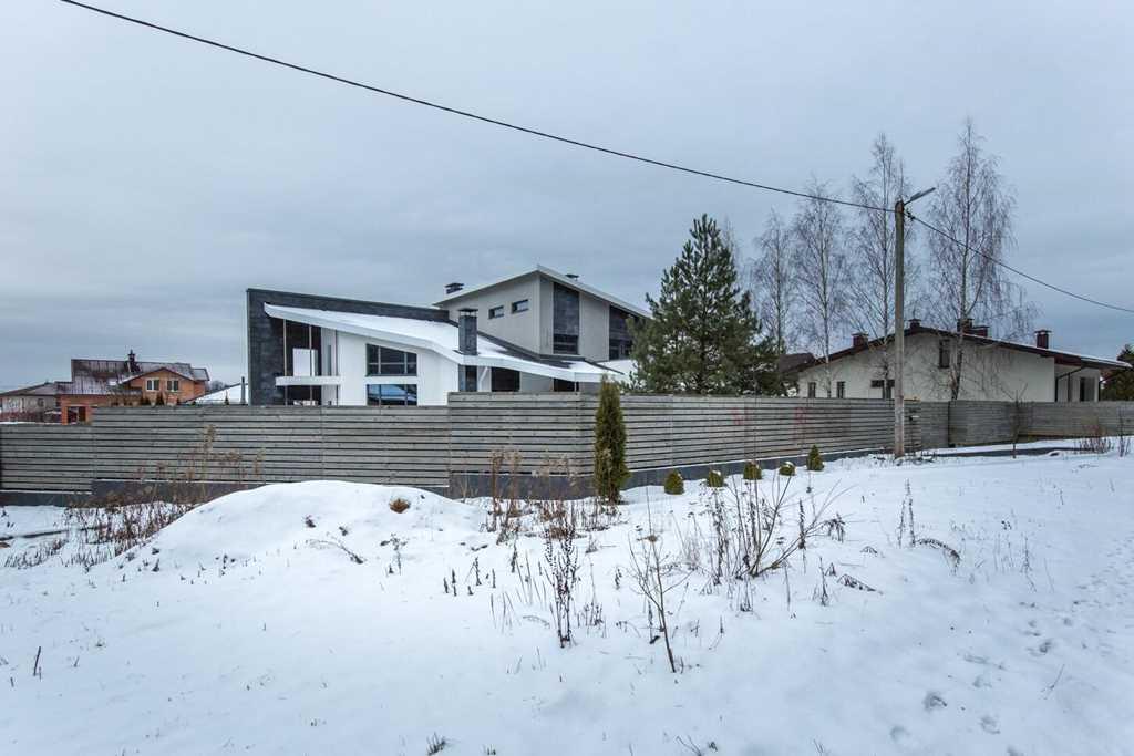 Современный загородный дом. Эксклюзивный проект. Крайний к лесу участо