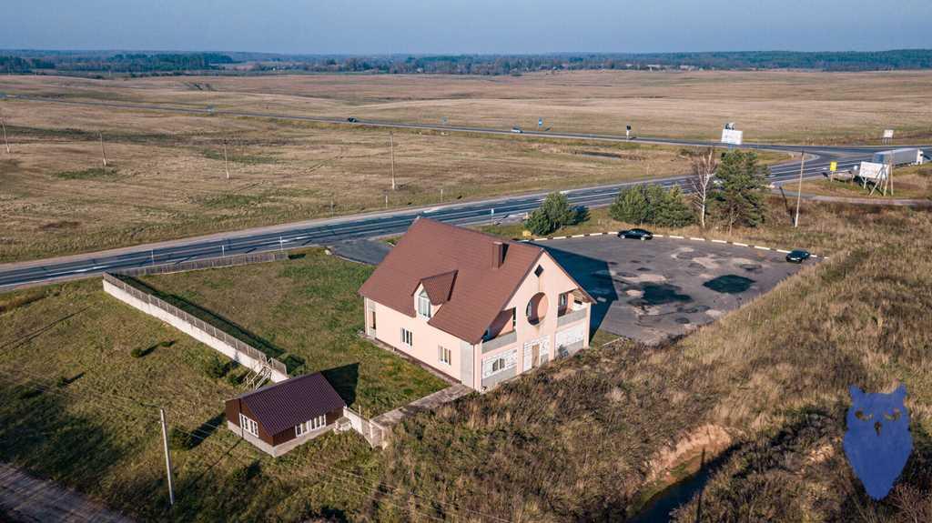 Здание на трассе Вильнюс-Полоцк, с большой парковкой, под ресторанно-г