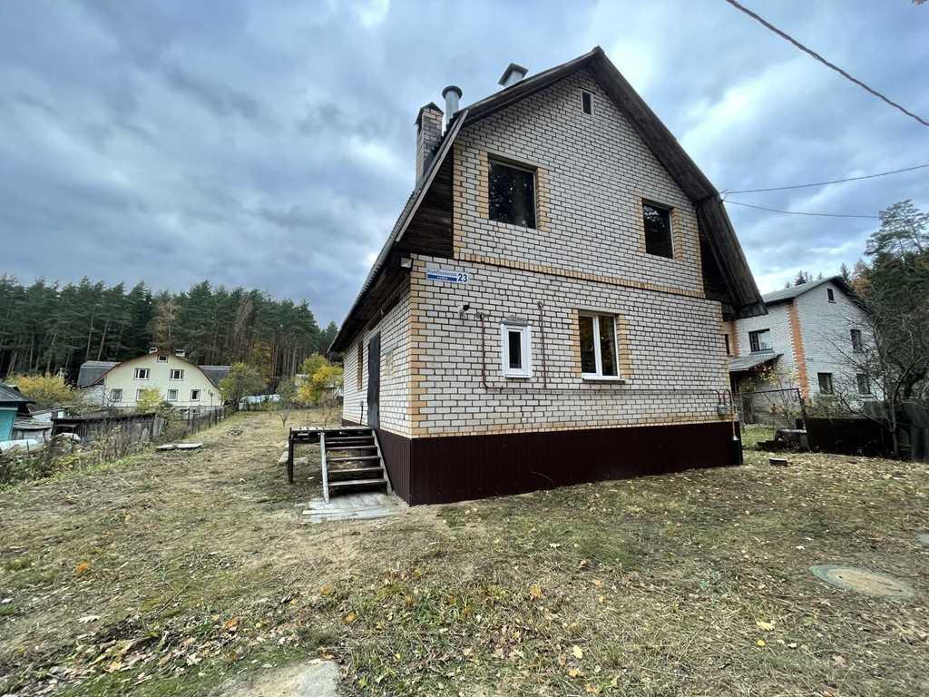 Жилой дом в пригороде Минска рядом с лесом