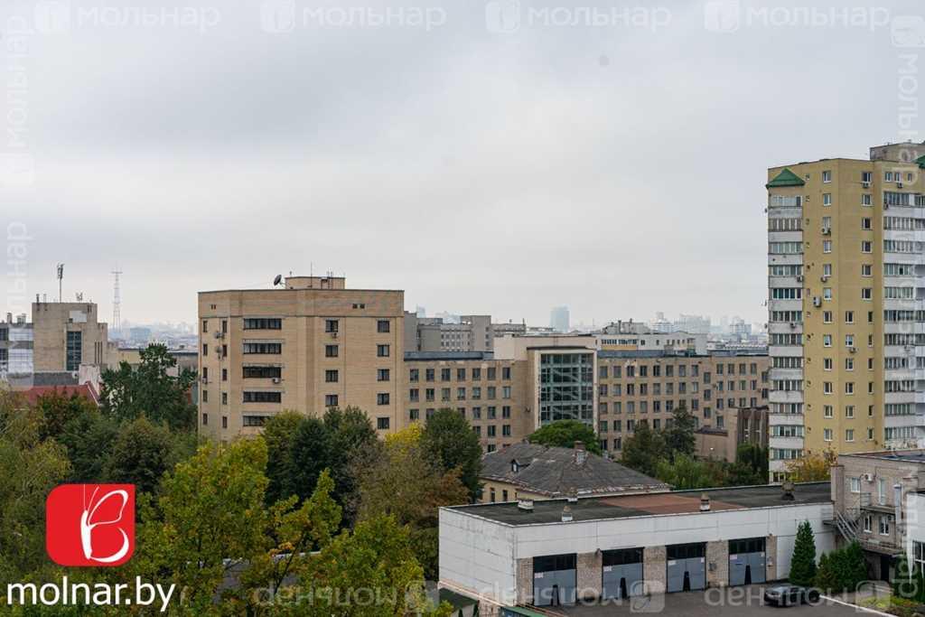 Четырехкомнатная квартира в 7 минутах от станции метро "Академия наук"