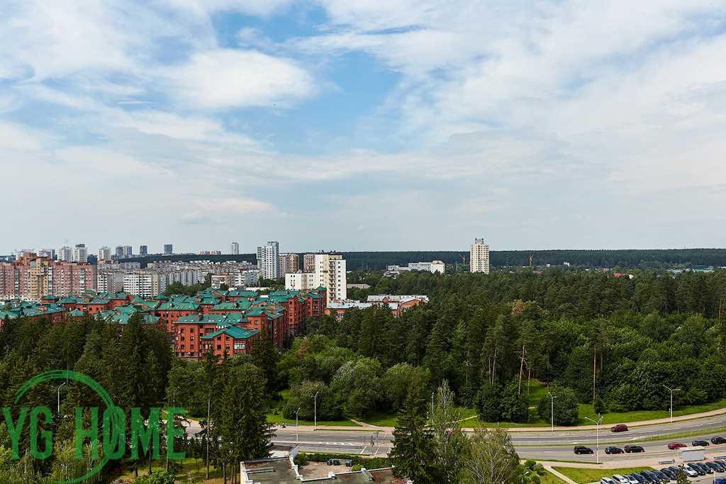 ЦЕНА СНИЖЕНА. Просторная видовая квартира. Дом в окружении леса.