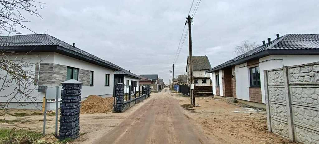 ДОМ В БЛИЖАЙШЕМ ПРИГОРОДЕ БРЕСТА