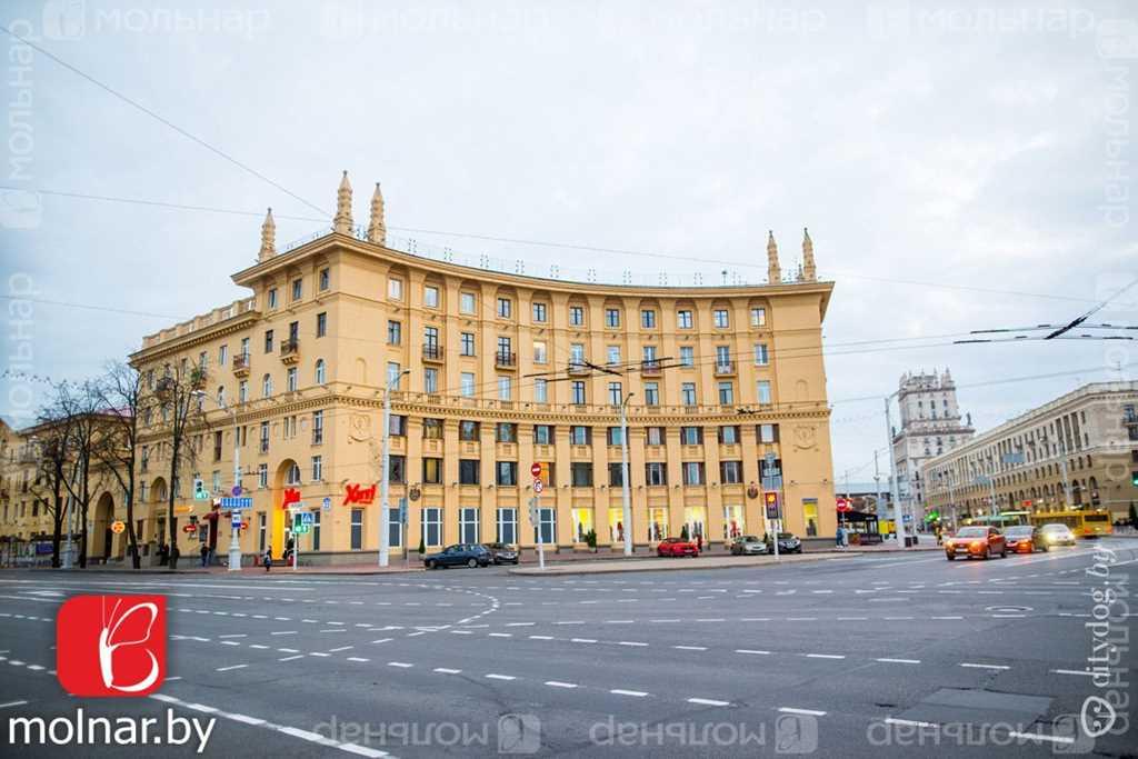 Четырехкомнатная квартира в центре Минска в "Сталинке"