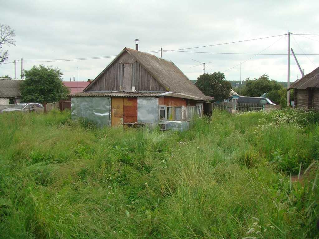 Деревянный деревенский дом в д. Лешница, Пуховического р-н в 20 км. от