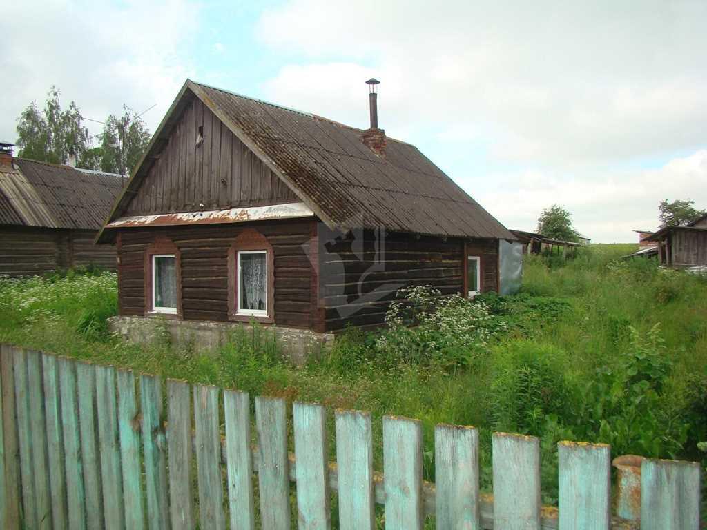 Деревянный деревенский дом в д. Лешница, Пуховического р-н в 20 км. от