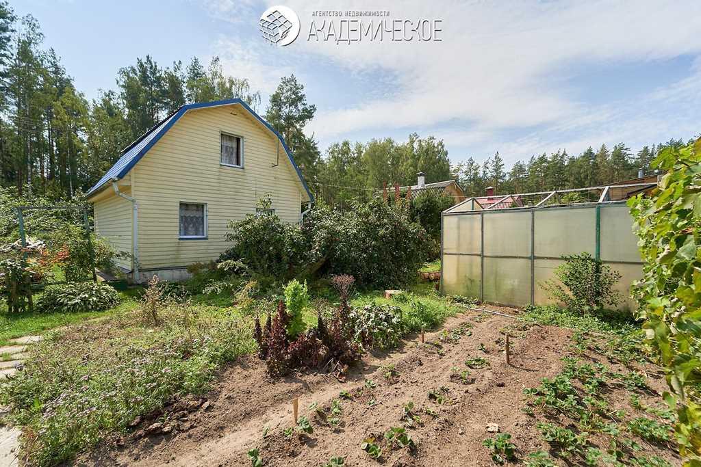 Дача в живописном месте, рядом с озером и лесом!